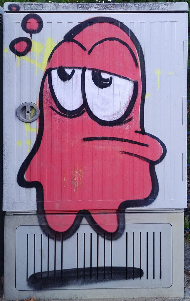 Das bild zeigt ein Graffito eines in pink gehaltenen Geistes, der nachdenklich, genervt, resigniert wirkt. Aufgenommen in Lüneburg. Danke an die unbekannten Künstler*innen!